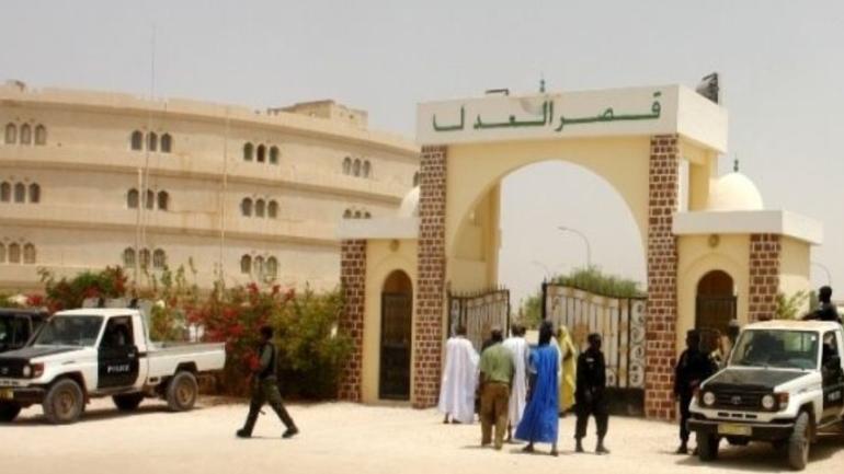 شرطة الجرائم الإقتصادية والمالية استدعات مقربين من الرئيس السابق ولد عبد العزيز
