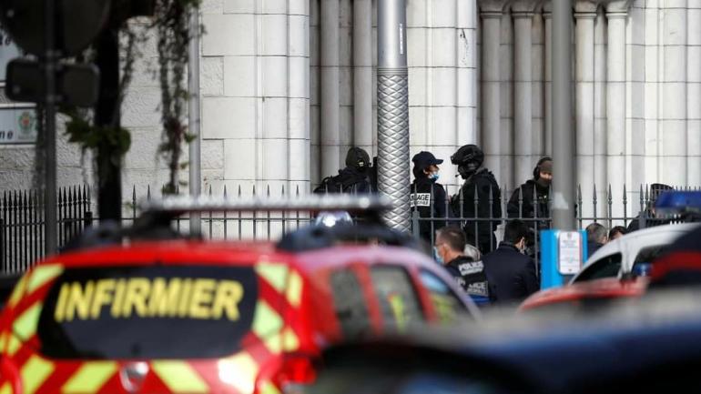 حادث نيس فرانسا هاد الصباح …ارهابي دبح جوج فالكنيسة والثالث مات فالزنقة