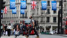 وناري هاد الشي كيخلع..هاد 2020 حالفة حتى تصفيها لينا بالخلعة.سلالة جديدة من “كورونا ڤيروس”بانت فبريطانيا