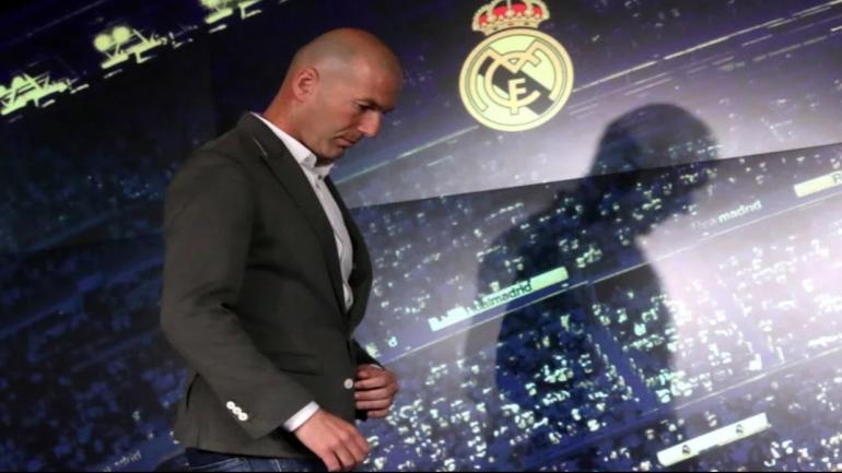 ريال مدريد الإسباني يعلن رسميا رحيل مدربه الفرنسي زين الدين زيدان
