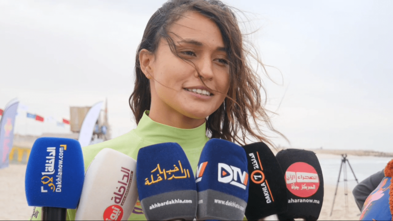 بالصوت و الصورة رفقة أبطال عالميين.. إنطلاق البطولة العالمية للكايت سورف بالداخلة