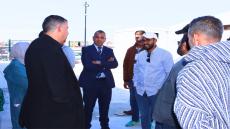 رئيس جماعة الداخلة يطلع على مختلف التجهيزات والمرافق التي تم إعدادها داخل السوق المؤقت