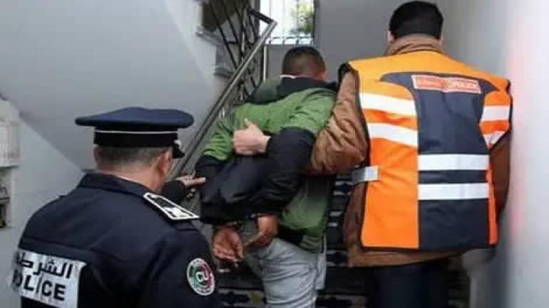 عناصر الشرطة بالسد الأمني بالمدخل الشمالي لمدينة الداخلة توقف شخص متورط في نقل والاتجار في نبات القنب الهندي