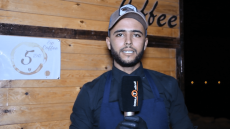 شاب من الداخلة يؤسس مشروع صغير بكورنيش الداخلة.. وحلم الهجرة الى أوروبا يراوده