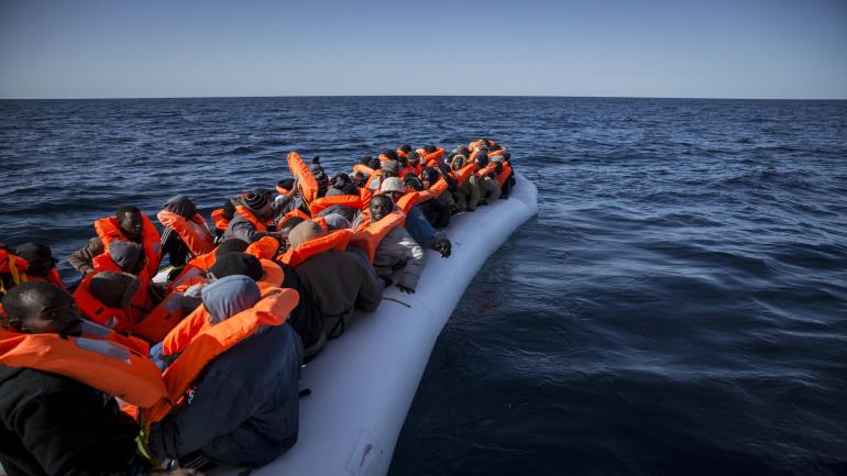 البحرية الملكية تقدم المساعدة لـ43 مهاجرا سريا قبالة سواحل العيون