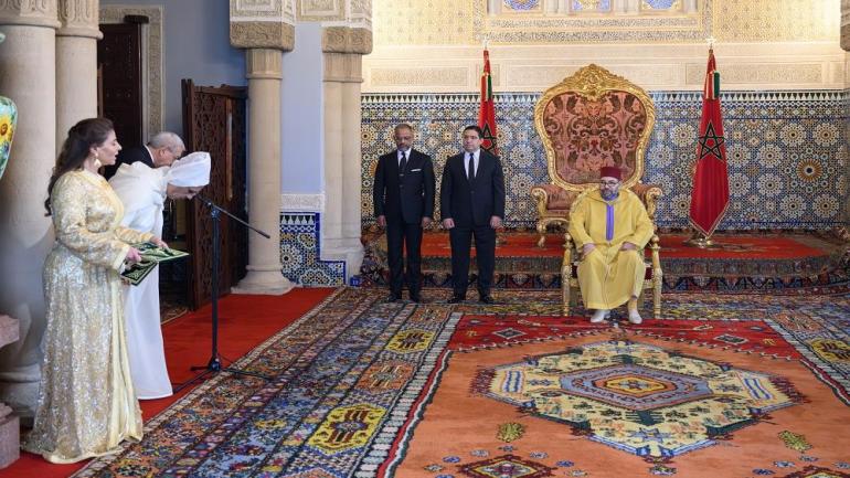 جلالة الملك يعين عددا من السفراء الجدد